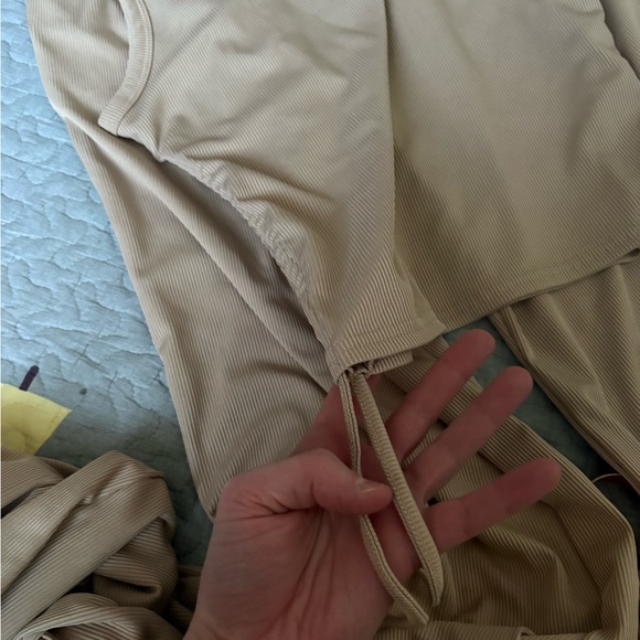 Lounge set Three-Piece Lounge tan ribbed size medium - Picture 7 of 9